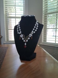 Red and white Neack lace