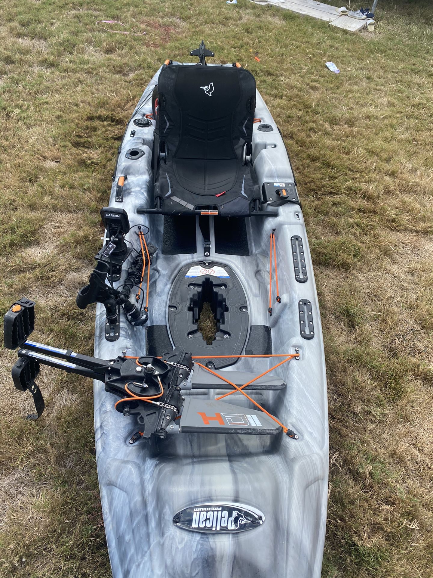 Kayak. Pelican The Catch 110 HyDryve II 10 ft 6 in Pedal Drive Fishing Kayak