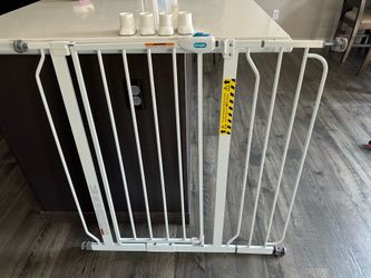 Baby safety gate