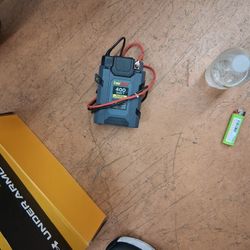 Ever start 400 W.\nBattery capacitor Plug outlet