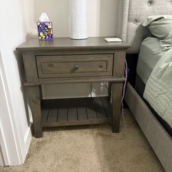 2 Nightstands 