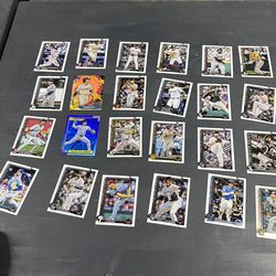 LOT OF TOPPS ROOKIE BASEBALL CARDS