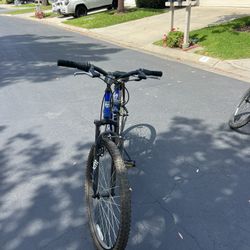 Mongoose Ledge 2.1 Mountain Bike, I26-inch wheels, 21 speeds
