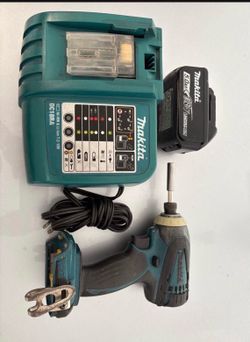 Makita XDT04 Impact Driver, Charger and Battery