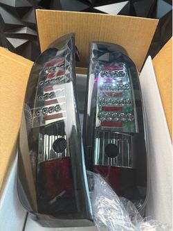 Tail Lights for Chevy Silverado, GMC Sierra -NEW (2660/14)