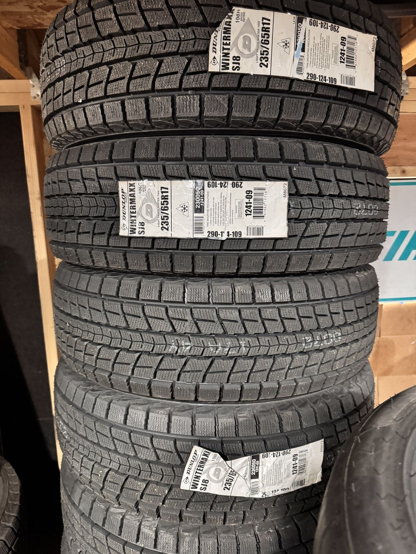 235 65 17 Dunlop Winter Tires Sienna Odyssey