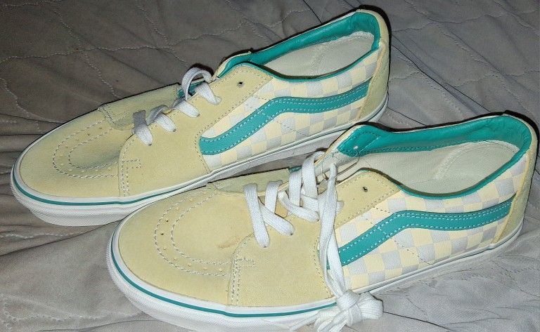 vans size 10.5 shoes 50 dollar each cada una