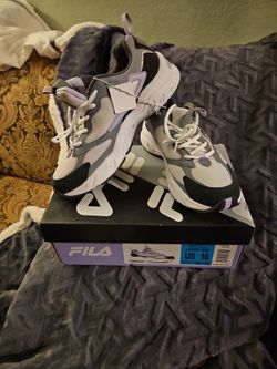 woman's Fila shoes size #10 gray & gray. 
