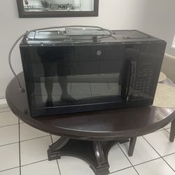 Microwave Barely Used  GE Brand 