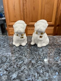 Vintage Ceramic White Bull Dog Pair of  Salt and Pepper Shakers.  Size approximately 3 1/2 inches tall.  Preowned.