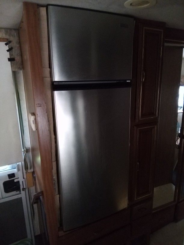 Compact Refrigerator