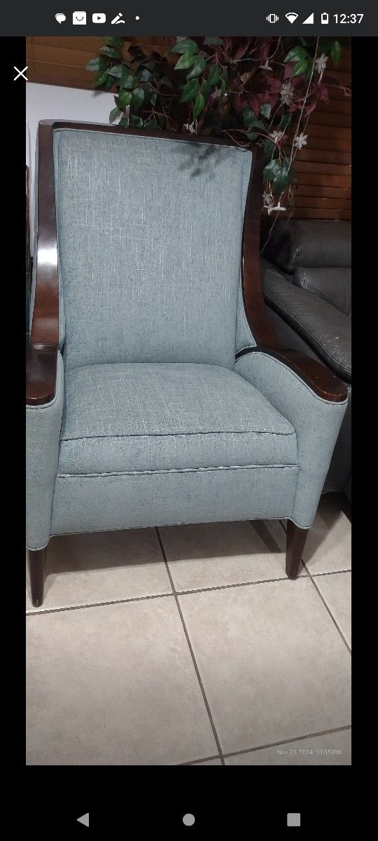Beautiful Arm Chair In Great Condition. $100 Obo