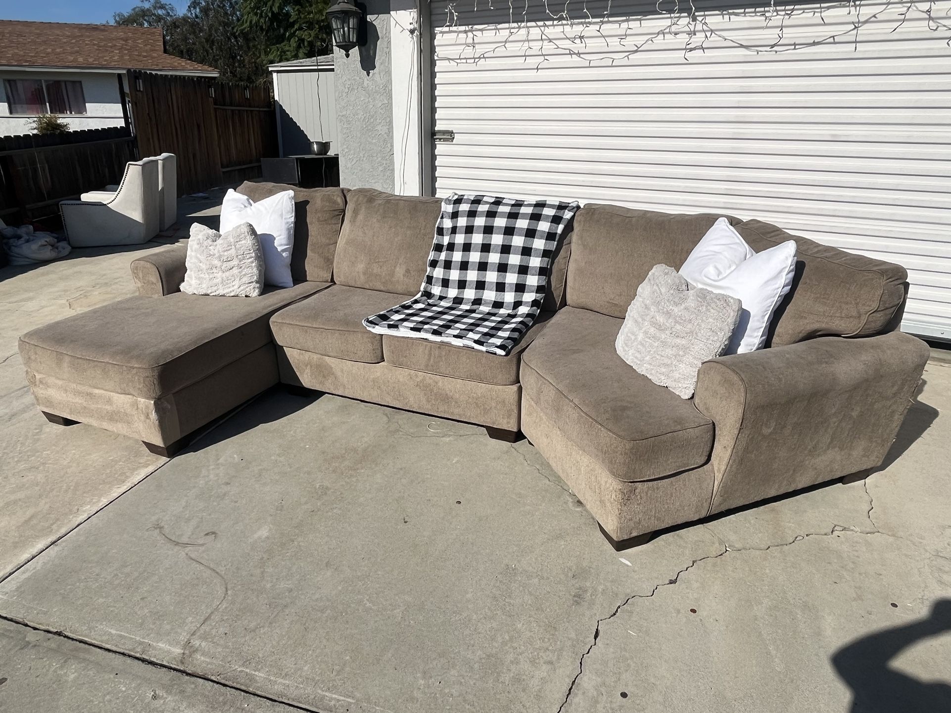 3 Piece Sectional Couch 🚚WE DELIVER🚚