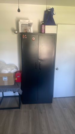 Storage cabinet
