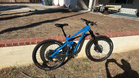 Norco Range Aluminum Enduro – Size Medium 27.5” – 180/160mm – Blue