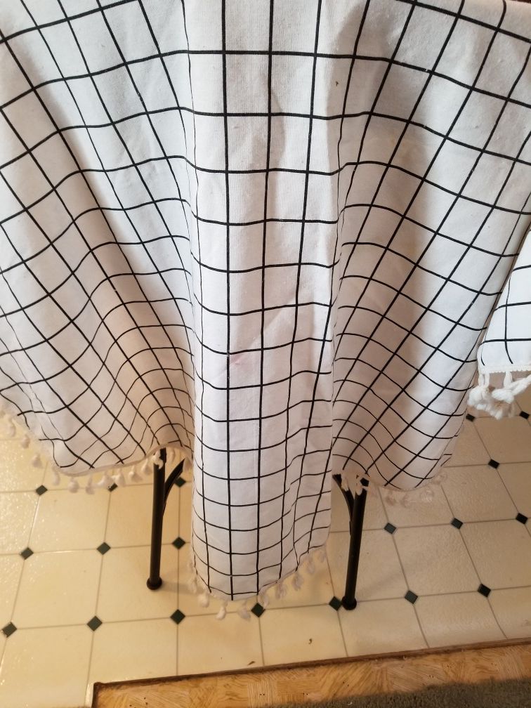 Round 24 inch checkeres tablecloth