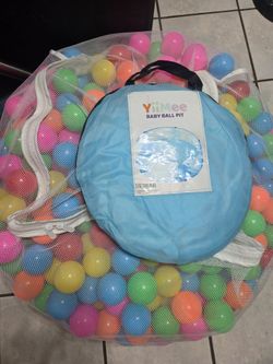 Ball pit and balls