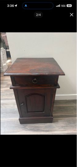 Solid Wood End Table / Nightstand