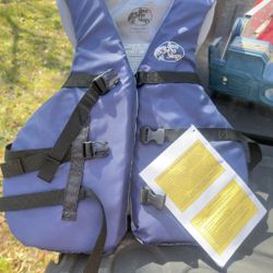 Bass Pro Shops Universal Life Jacket 4-Pack