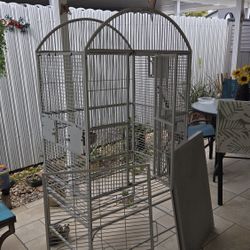 Jaula Gris De Hierro Fuerte Para Aves En Buenas Condiciones 