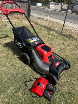 Milwaukee
M18 FUEL 21" Self-Propelled Dual Battery Mower Kit w/ (2) 12 Ah Forge Batteries & Dual Bay Rapid Charger