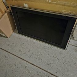 40 Inch TV 