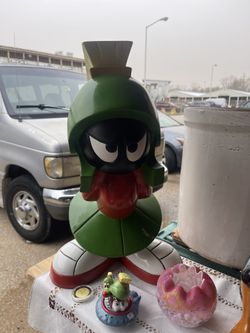 Rare store display 20 inch Marvin, the Martian resin statue figurine