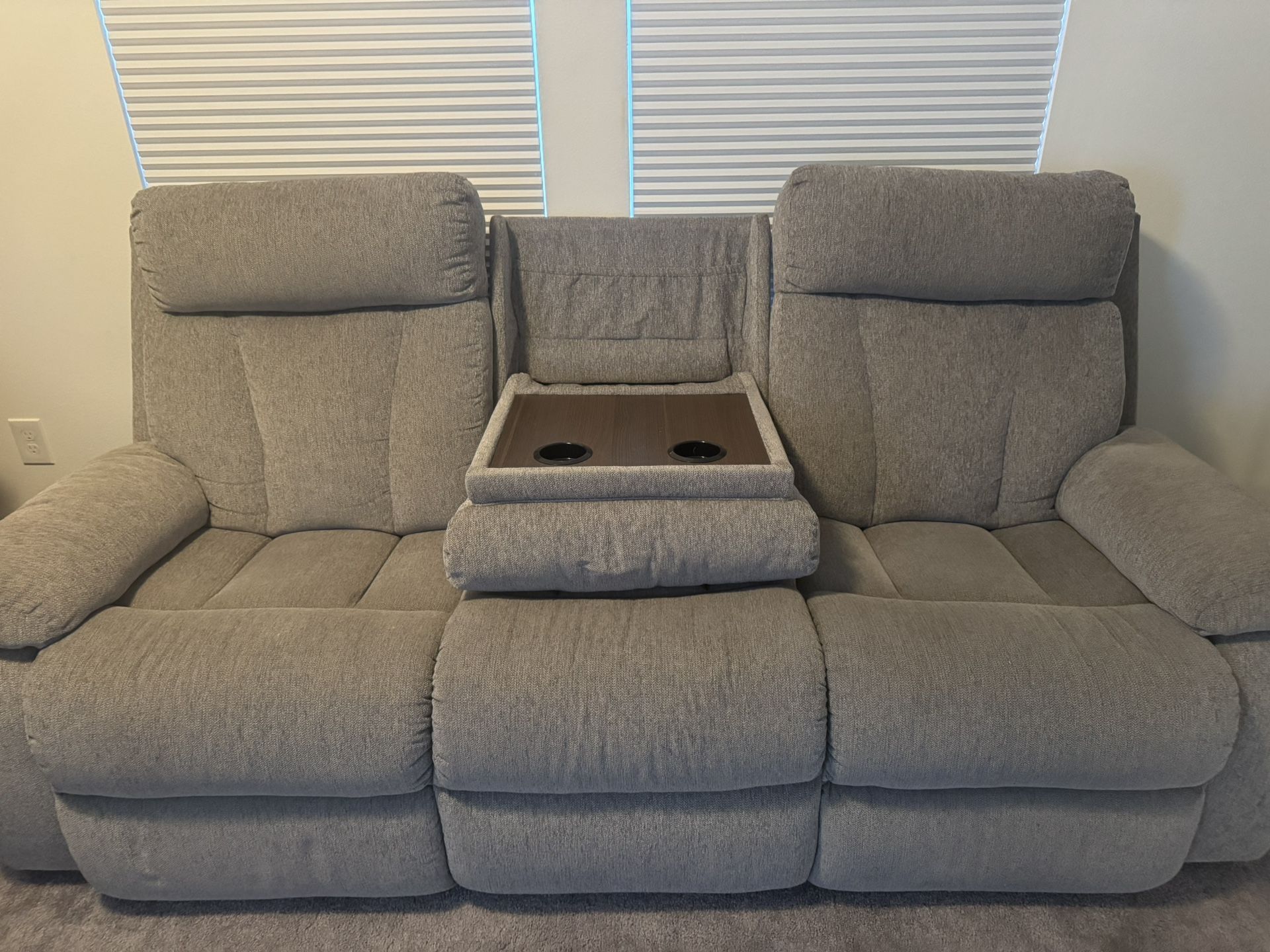 Manual recliner sofa