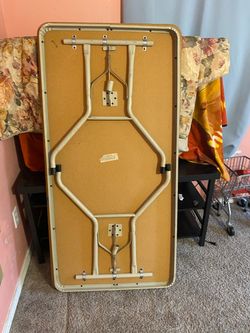 Folding table
