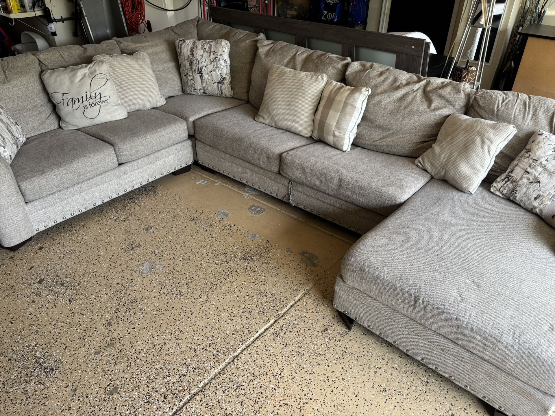 Sleeper Sectional w Chaise