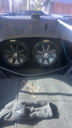 2 12” Kicker Compvr Subwoofers In Competition Ground Shaker32hz Box