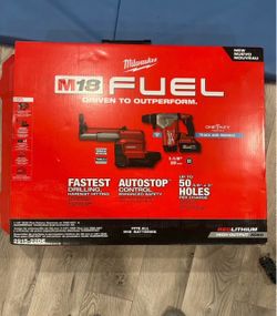 *BRAND NEW* Milwaukee 1 1/8” Hammer Drill w/ Vac, 2 batteries, and Charger