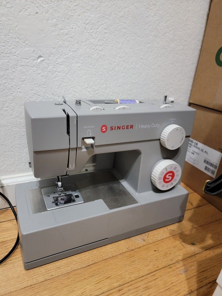 Singer Heavy Duty Sewing Machine