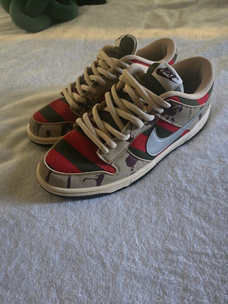 NIKE DUNKS [FREDDY'S]