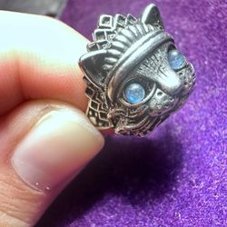 Lab Eyes Cat Ring