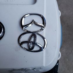 Toyota Or Mazda Emblem