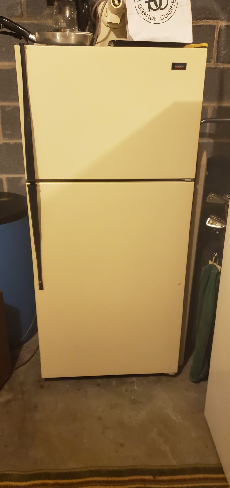Refrigerator Roper ivory/almound top freezer.