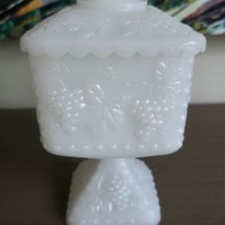 Vintage Westmoreland Beaded Grape Pattern Milk Glass Candy Jar