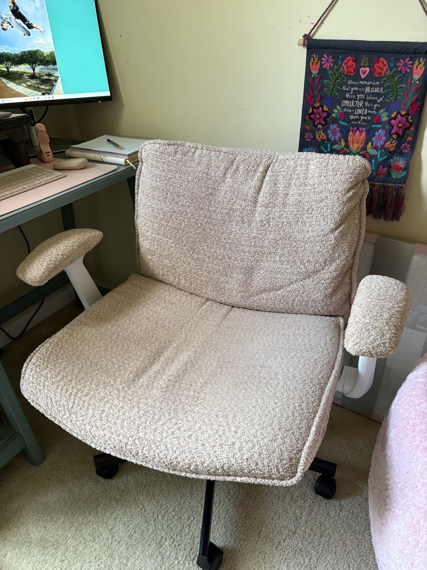 Cute, Comfy Wide Office Chair - Like New