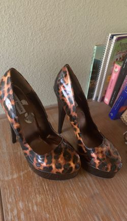 Steve Madden High Heels. Worn once for 10 minutes. Size 10. Great condition. Leopard print