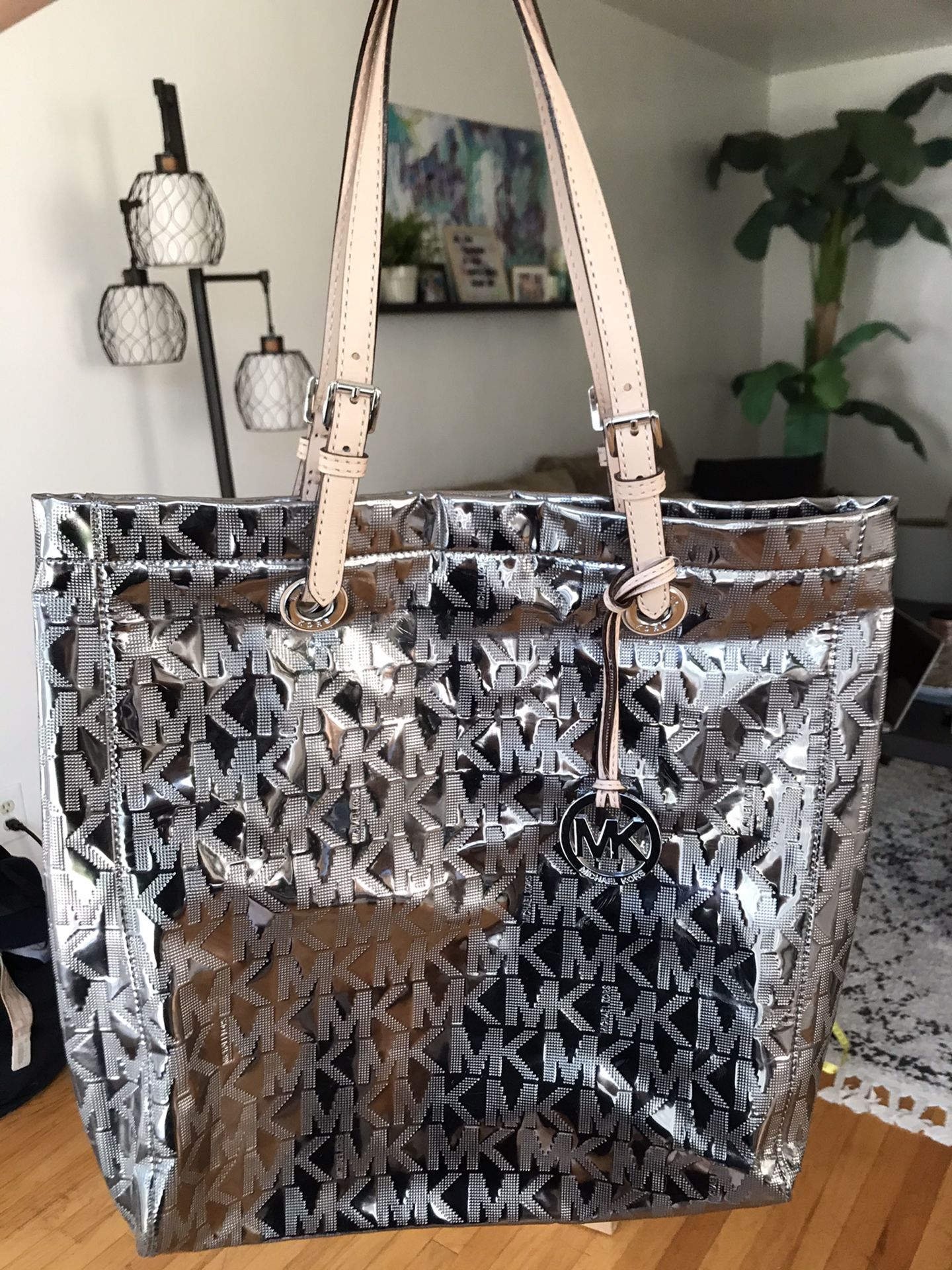 NEW - Michael Kors Tote in silver/ chrome