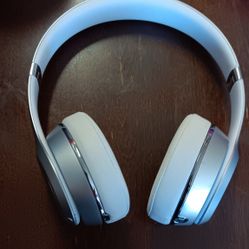 White Beats Solo Wireless 