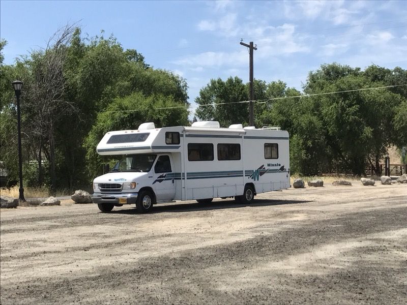 1999 Minnie Winnie RV 32 feet