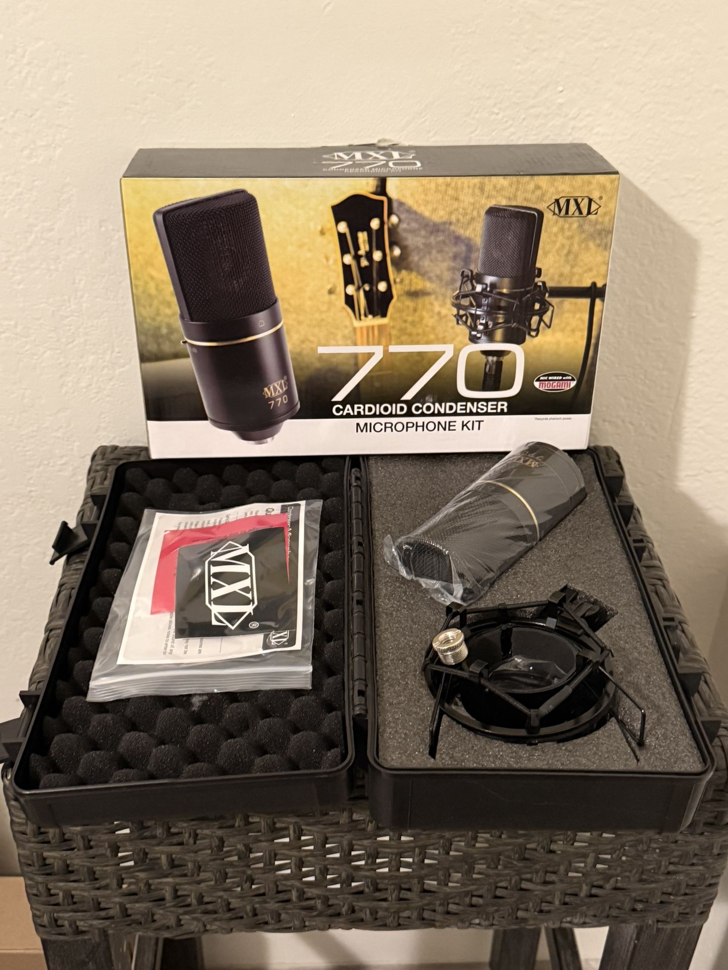 MXL 770 Cardiod Condenser Microphone (New) Perfect For Upcoming Recording Artists