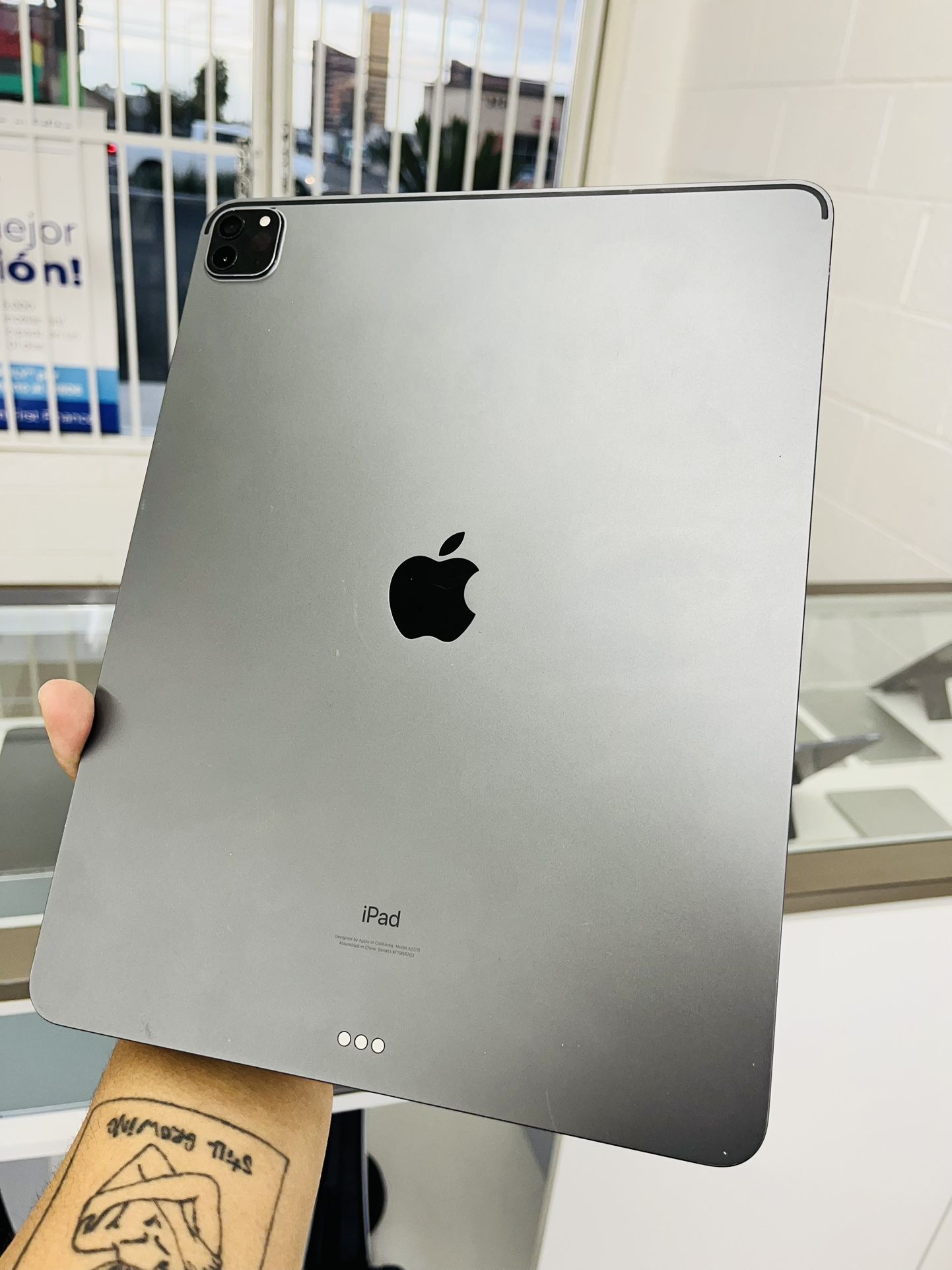 iPad Pro 5th Gen 12.9inch 128gb