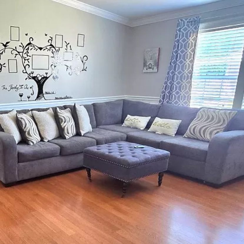 Sectional With Ottoman & Pillows 