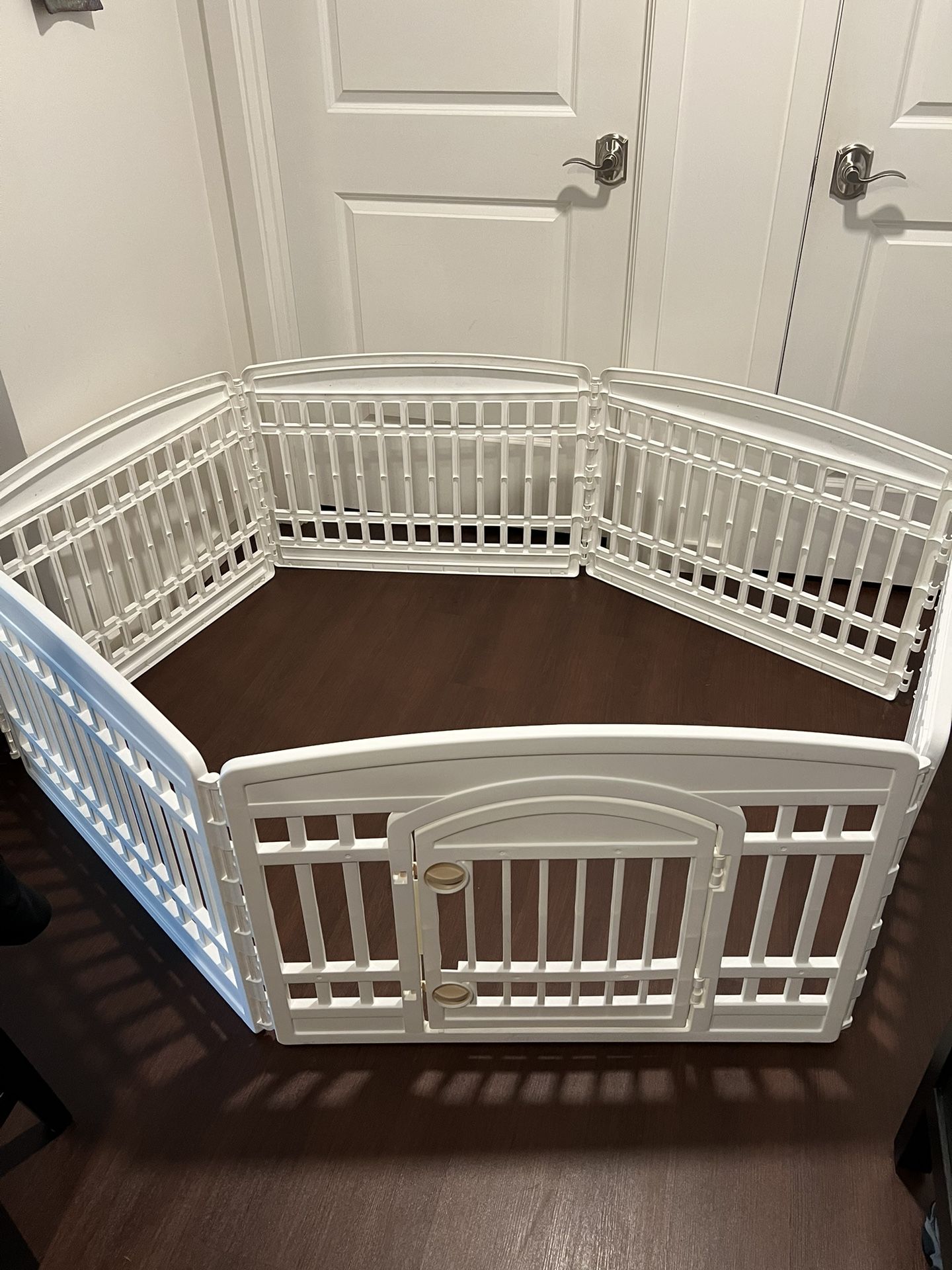 IRIS USA 24” 6-Panel Pet Playpen with Door - White