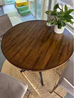 Round Bar Table Tall & 4 Chairs