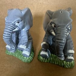 Retro baby elephant salt and pepper shakers