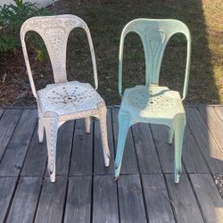 set of 2 metal chairs 